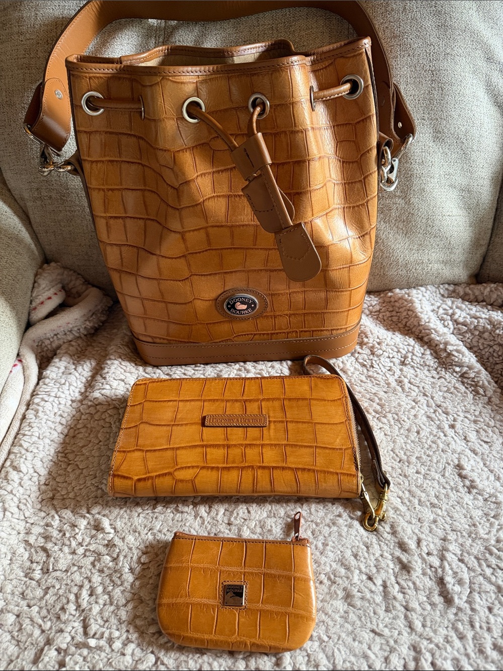 Vintage Dooney & Bourke Cognac Croc-Embossed Bucket Bag with Wallet & Coin Pouch